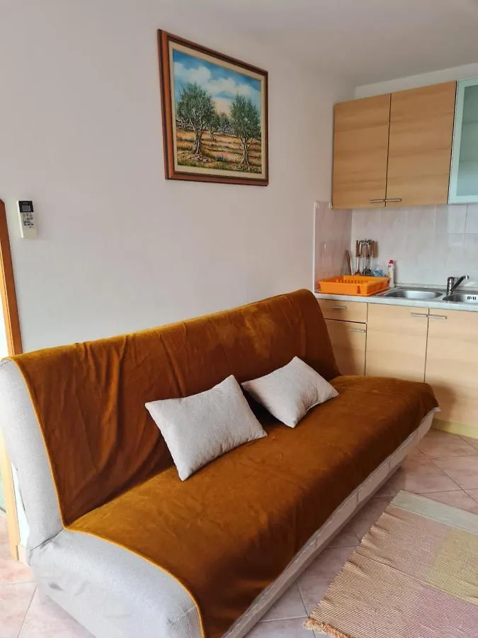 Apartment Bataja Brkac 0*,